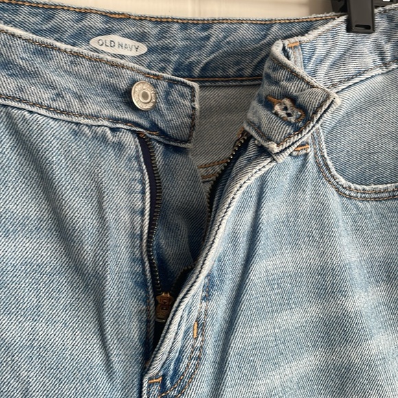 Old Navy Distressed Straight Leg Jeans - Picture 4 of 6